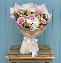 Букет цветов из:  Гвоздики, Орхидеи и Розы в Муриково