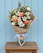 Букет цветов из:  Альстромерии, Лизиантусы, Розы и Хризантемы в Муриково
