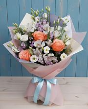 Букет цветов из:  Лизиантусы, Розы, Альстромерии и Гипсофила в Муриково