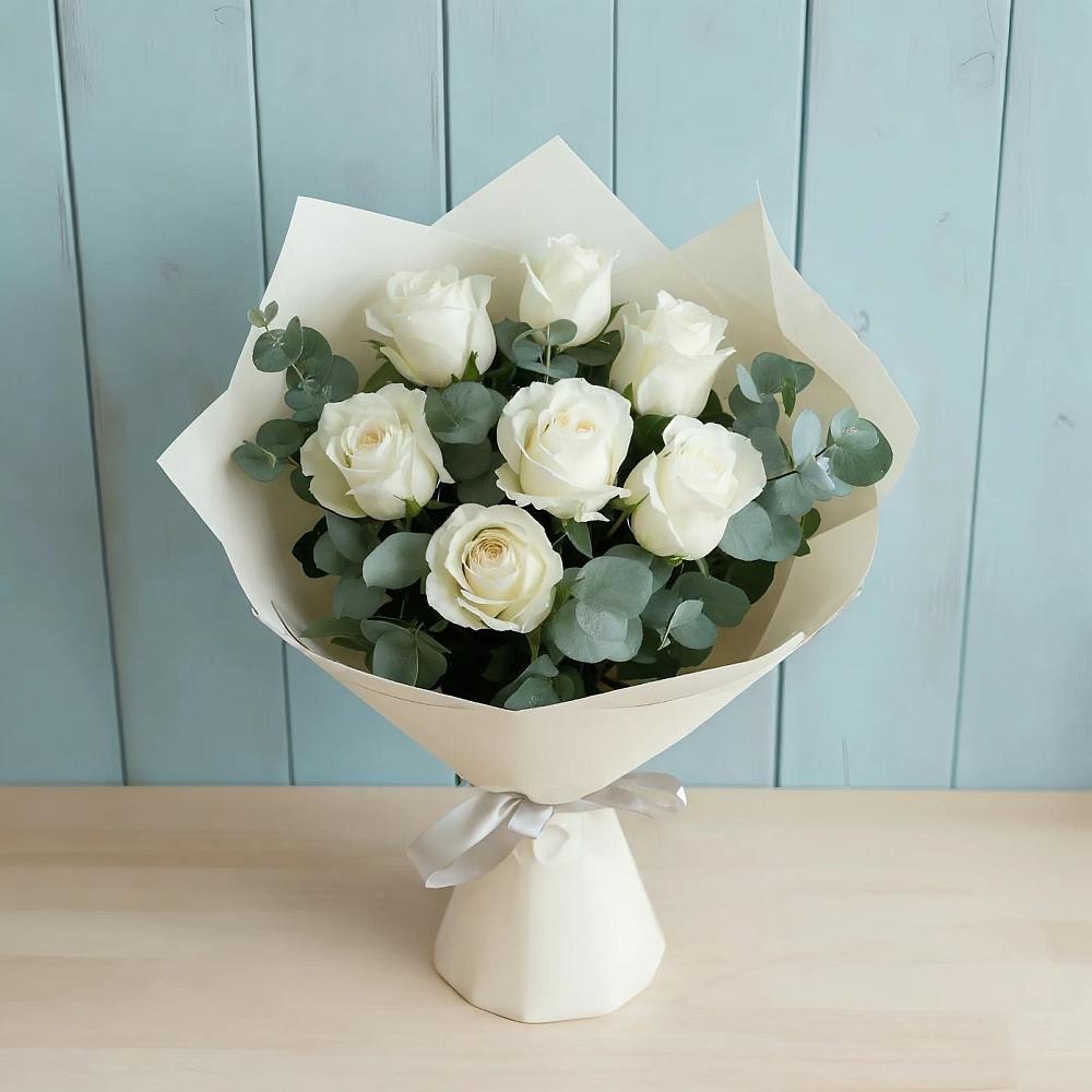 Букет Белые розы в Эвкалипте в Муриково