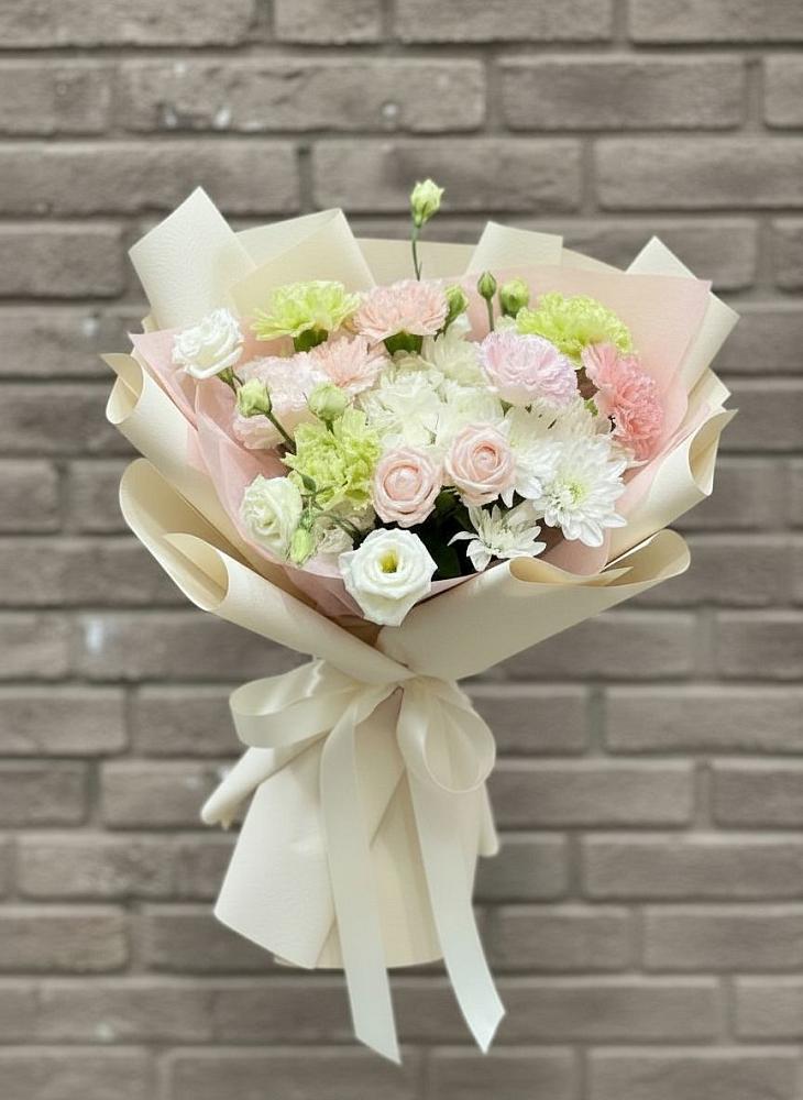 Букет цветов из: Гвоздики, Розы, Лизиантусы и Хризантемы в Муриково